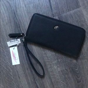 Kate & Alex Cuffaro black wristlet wallet